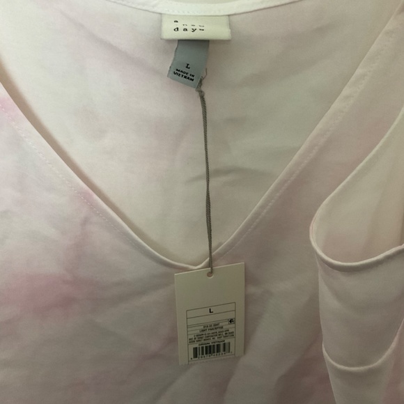 A New Day V-Neck Camisole - Pink and White - Size Large - Picture 4 of 9